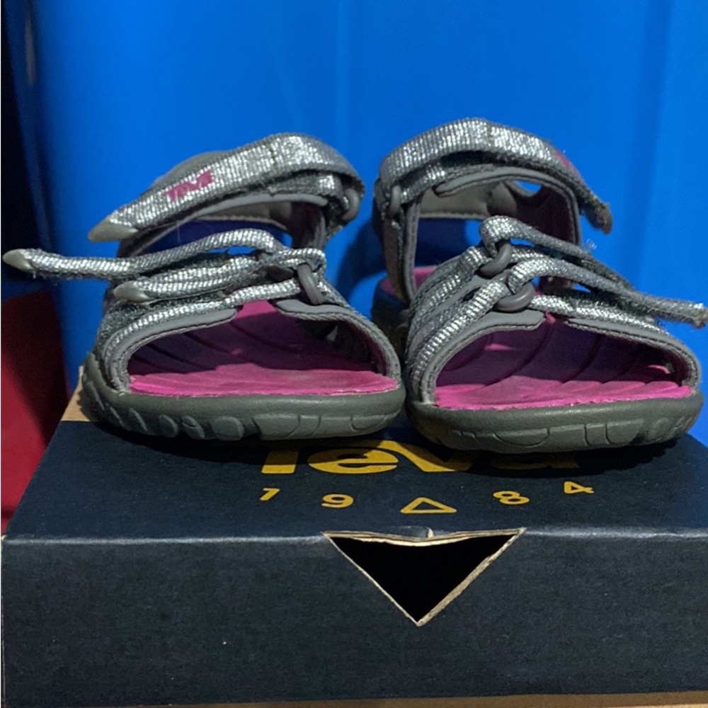 Girls Teva sandals size 8 toddler